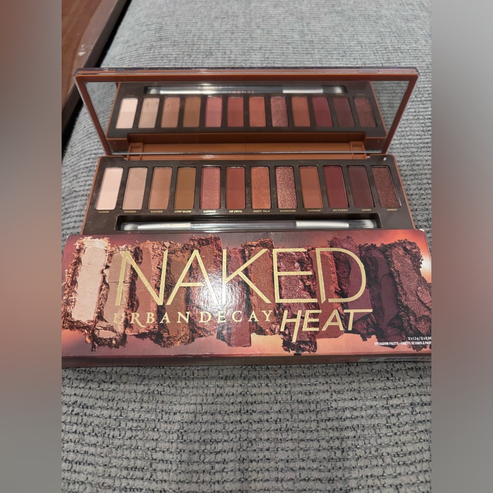 Urban Decay HEAT Naked eye shadow